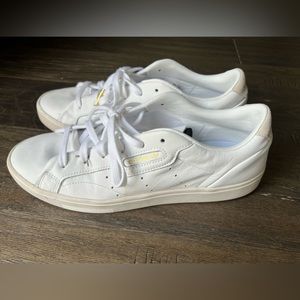 Women’s adidas sleek sneakers size 9.5